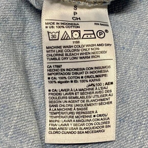 Old Navy Denim Button-Up Blouse Women's Small Light Blue The Boyfriend Shirt EUC - Picture 6 of 8